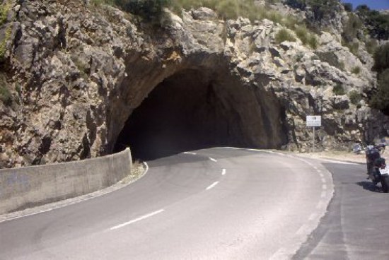 Tunnel 1